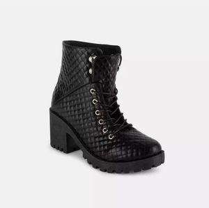 Women's Wanted Women's Amari Lug Size 6